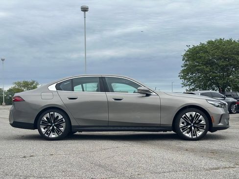New 2026 BMW 530i xDrive w/ Premium Package AWD/4WD image 8