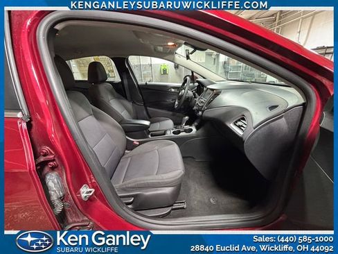 Used 2017 Chevrolet Cruze LT w/ Convenience Package image 28