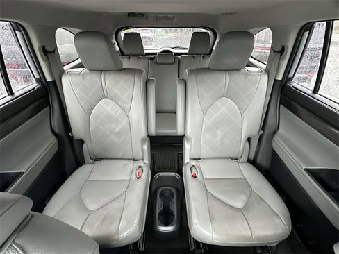 Used 2023 Toyota Highlander Platinum image 21