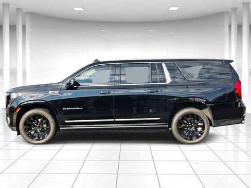 Used 2022 GMC Yukon XL Denali image 2