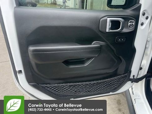 Used 2022 Jeep Gladiator Willys image 12