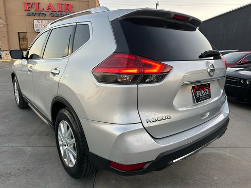 Used 2017 Nissan Rogue SV image 5