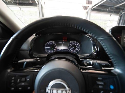 Used 2022 Nissan Pathfinder SV FWD image 15