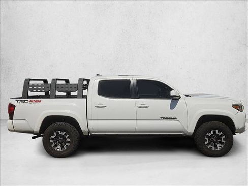 Used 2018 Toyota Tacoma TRD Sport AWD/4WD image 4