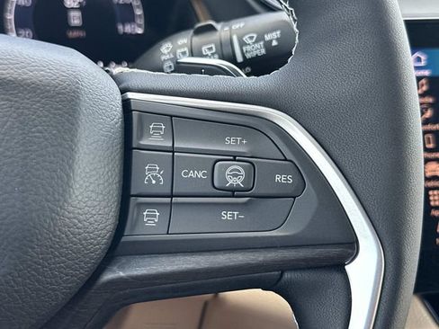 New 2026 Jeep Grand Cherokee Limited w/ Limited Altitude Package AWD/4WD image 32
