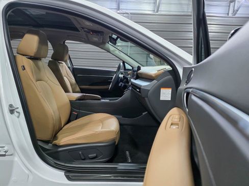 Used 2025 Hyundai Sonata Limited FWD image 15
