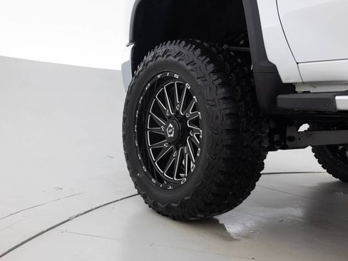Used 2021 Chevrolet Silverado 2500 LTZ AWD/4WD image 17