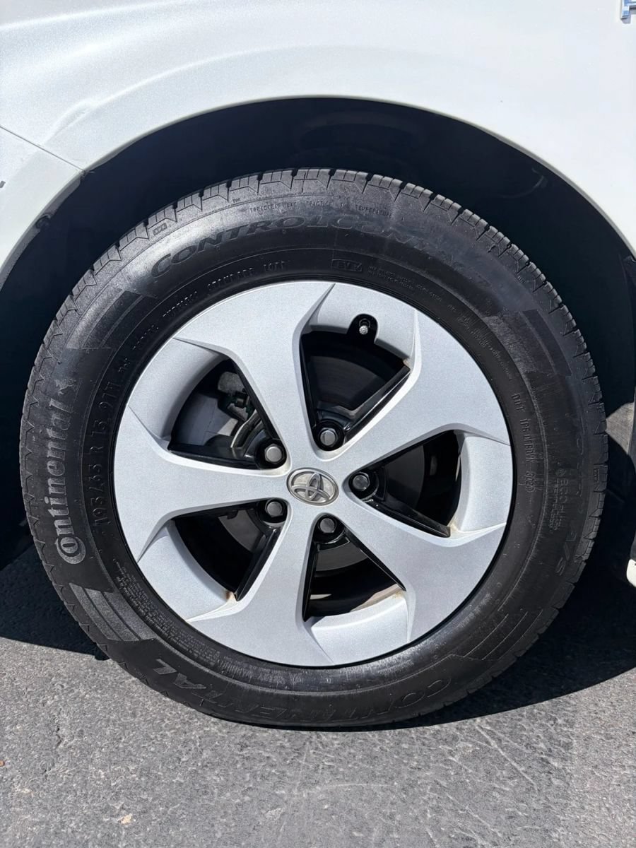 Used 2014 Toyota Prius Three w/ Solar Roof Package FWD image 5