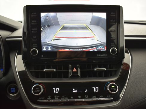 Used 2022 Toyota Corolla Cross XLE image 16