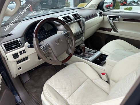 Used 2019 Lexus GX 460 Luxury w/ Sport Design Package AWD/4WD image 3