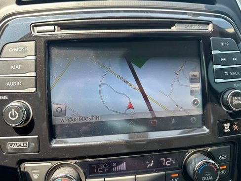 Used 2016 Nissan Maxima Platinum w/ Interior Lighting Package FWD image 15