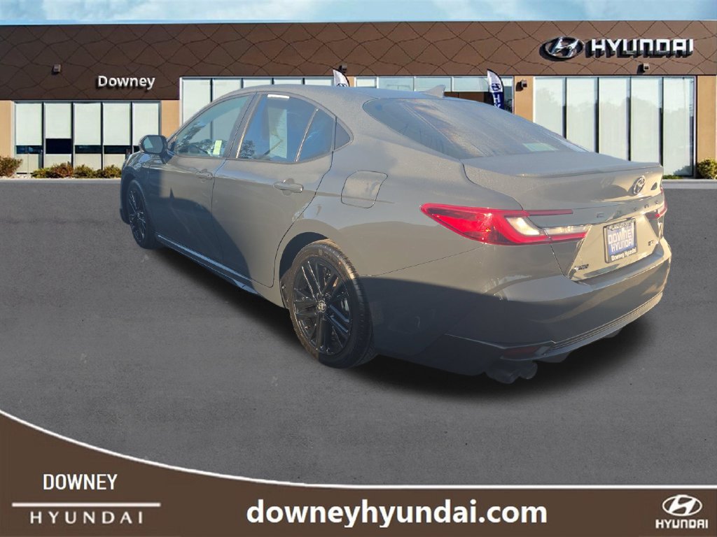 Used 2025 Toyota Camry SE w/ Convenience Package FWD image 3