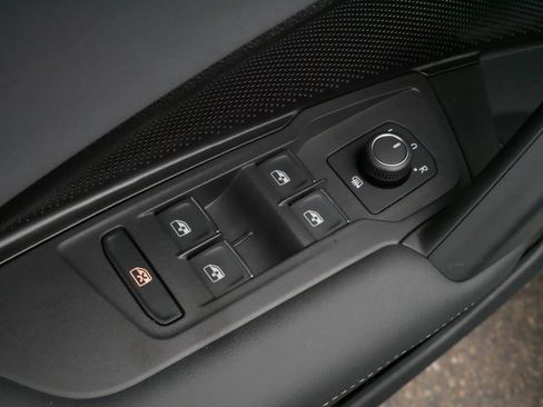 Certified 2025 Volkswagen Tiguan SE AWD/4WD image 19