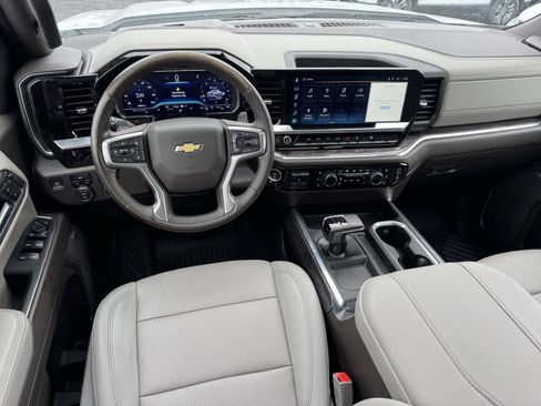 Used 2023 Chevrolet Silverado 1500 LTZ w/ LTZ Convenience Package II AWD/4WD image 2