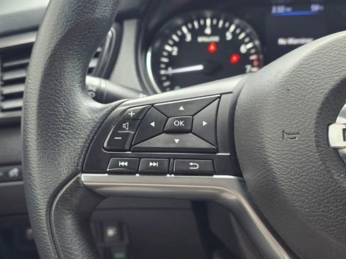Used 2018 Nissan Rogue S AWD/4WD image 25