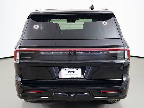Used 2025 Lincoln Navigator Reserve AWD/4WD image 15
