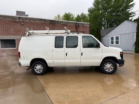 Used 2010 Ford E-250 and Econoline 250 RWD image 4