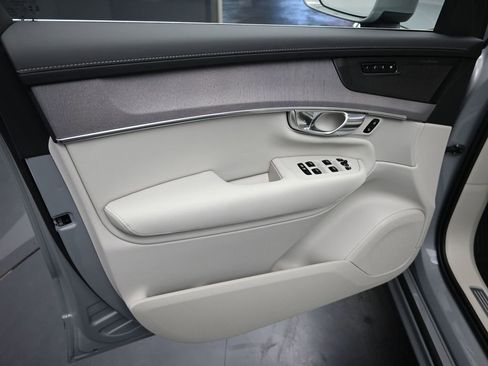 New 2026 Volvo XC90 T8 Ultra w/ Protection Package Premier AWD/4WD image 9