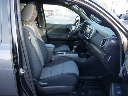 Used 2022 Toyota Tacoma TRD Sport image 27