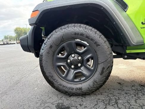 Used 2025 Jeep Wrangler Sport AWD/4WD image 9
