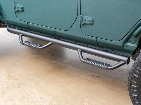 Used 2025 Jeep Wrangler Unlimited Rubicon w/ Technology Group image 9