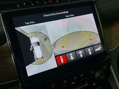 Used 2022 Jeep Grand Cherokee Summit w/ Luxury Tech Group V image 10