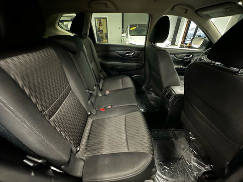 Used 2018 Nissan Rogue SV image 13