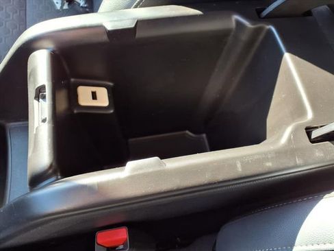 Used 2018 Chevrolet Colorado Z71 image 55