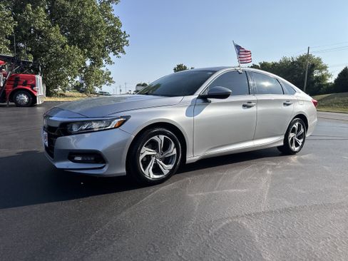Used 2018 Honda Accord EX image 2