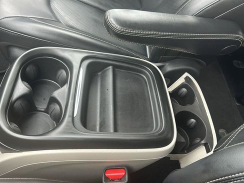 Used 2020 Chrysler Voyager Lxi FWD image 25