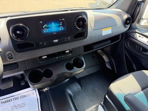 Used 2024 Mercedes-Benz Sprinter 2500 image 20