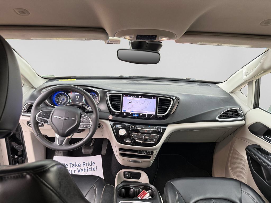 Used 2023 Chrysler Pacifica Touring-L FWD image 23