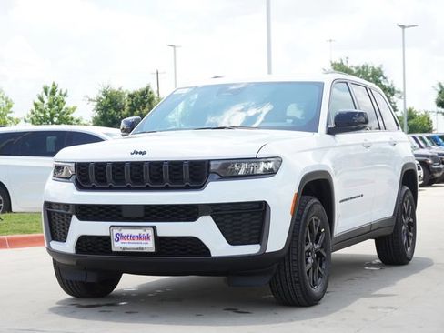 New 2026 Jeep Grand Cherokee Altitude AWD/4WD image 3