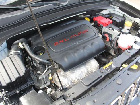 Used 2018 Jeep Renegade Latitude image 22