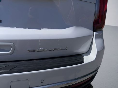Used 2023 GMC Yukon XL Denali AWD/4WD image 33