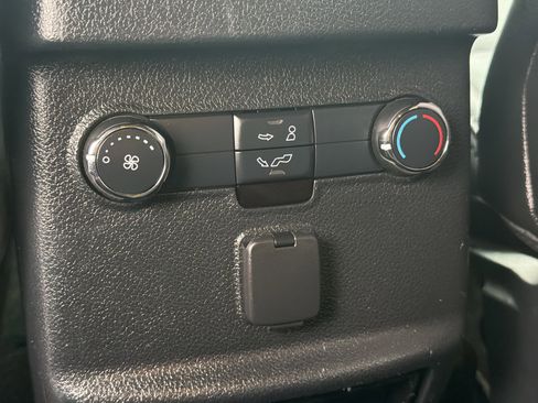 Used 2016 Ford Explorer XLT w/ Equipment Group 202A image 25