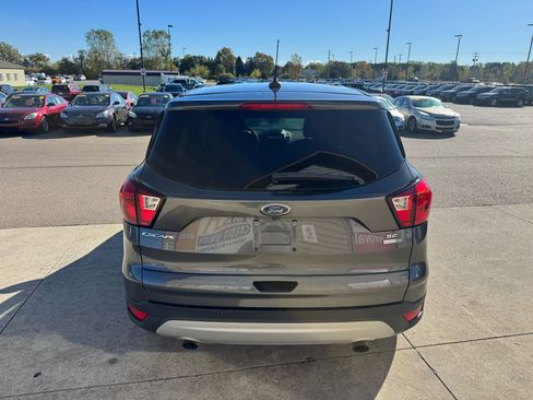 Used 2019 Ford Escape SE w/ Ford Safe & Smart Package image 6
