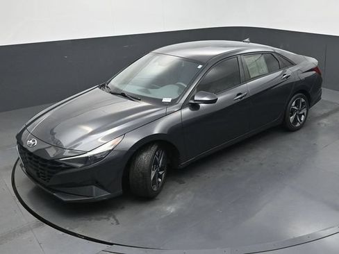 Used 2023 Hyundai Elantra SEL w/ Convenience Package FWD image 35