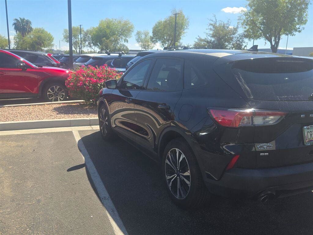 Used 2021 Ford Escape SE w/ SE Sport Appearance Package FWD image 2