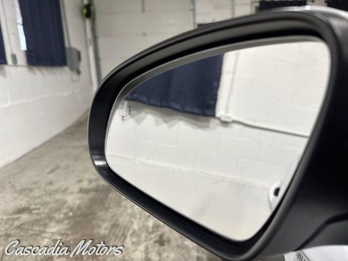 Used 2020 Hyundai Kona Limited w/ Cargo Package FWD image 39