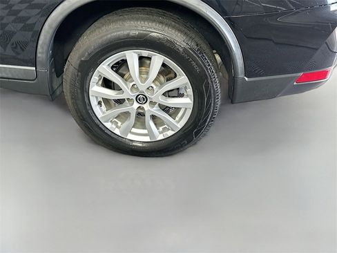 Used 2019 Nissan Rogue SV image 29