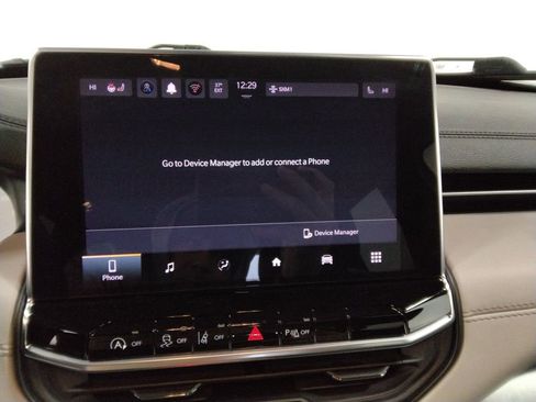 Used 2025 Jeep Compass Limited image 24