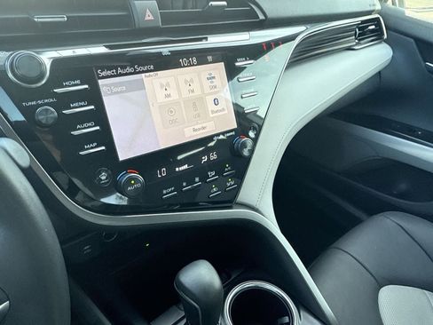 Used 2019 Toyota Camry XLE image 16