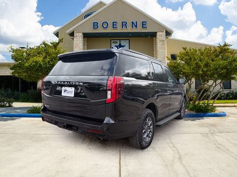Used 2025 Ford Expedition Active AWD/4WD image 6