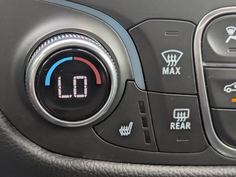 Used 2024 Chevrolet Equinox LT AWD/4WD image 22