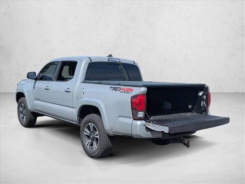 Used 2019 Toyota Tacoma TRD Sport AWD/4WD image 7