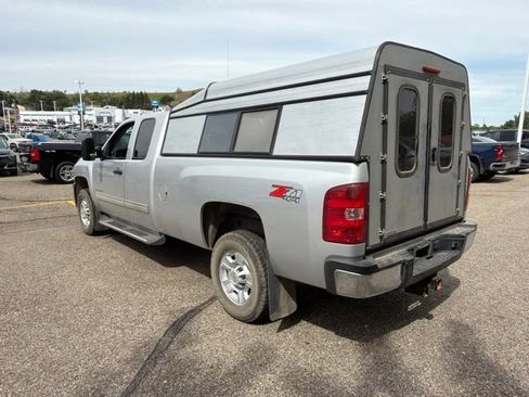 Used 2010 Chevrolet Silverado 2500 LT w/ Interior Plus Package AWD/4WD image 6