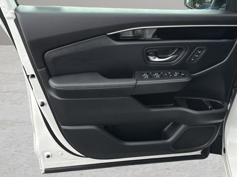 Used 2025 Honda Pilot EX-L image 10