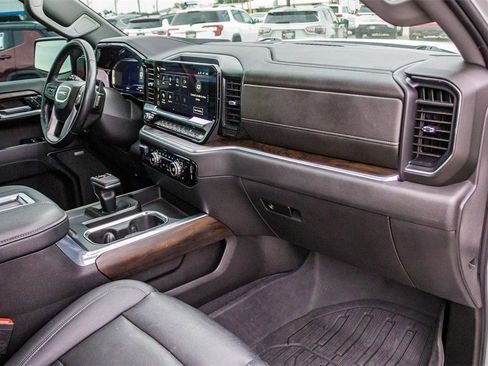 Used 2022 GMC Sierra 1500 SLT image 12