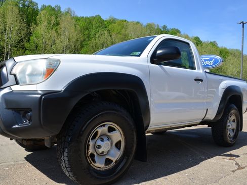 Used 2012 Toyota Tacoma 4x4 Regular Cab image 2